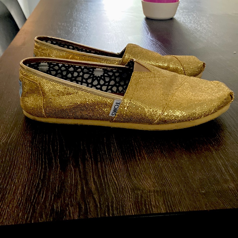 Gold Sparkle Women’s TOMS size 8.